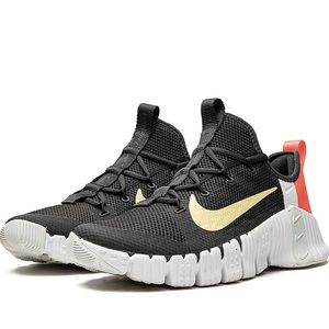 Women’s Nike Metcon Free 3 Size 9 in Black/Ice/Zitron/Orange